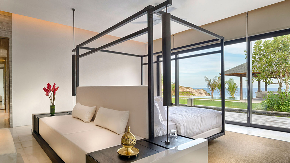 Sohamsa Estate - Villa Soham - Restful guest bedroom overlooking the ocean
